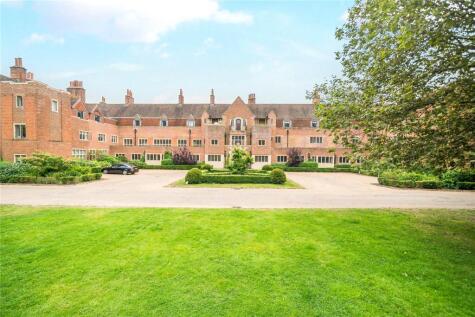 Kings Drive, Midhurst, West Sussex, GU29