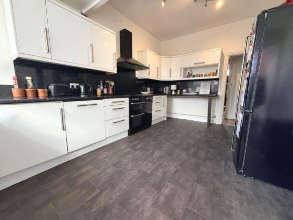 Lytham Road, Blackpool, FY4 1EB photo 4