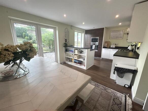 3 bed Detached for sale Image 3
