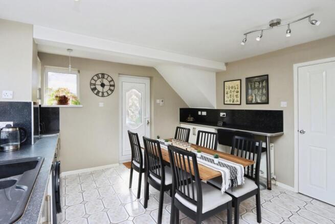 3 bed Semi-Detached for sale Image 6