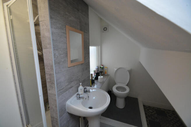 5 bed House to rent Image 9