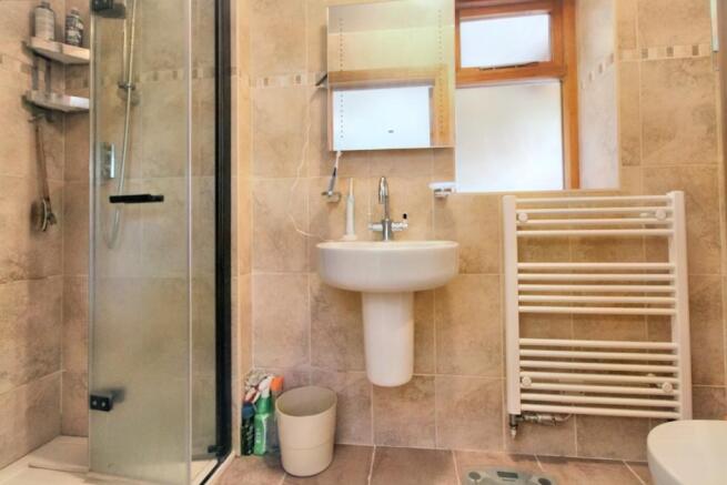 En suite shower