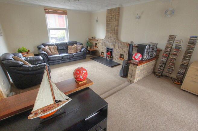 Living Room/Dining Area