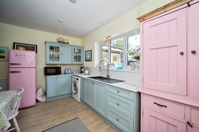 3 bed Detached Bungalow for sale Image 4
