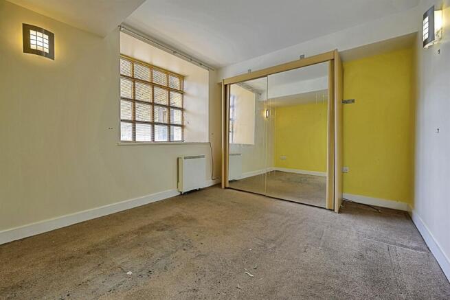 2 bed Ground Flat for sale Image 9
