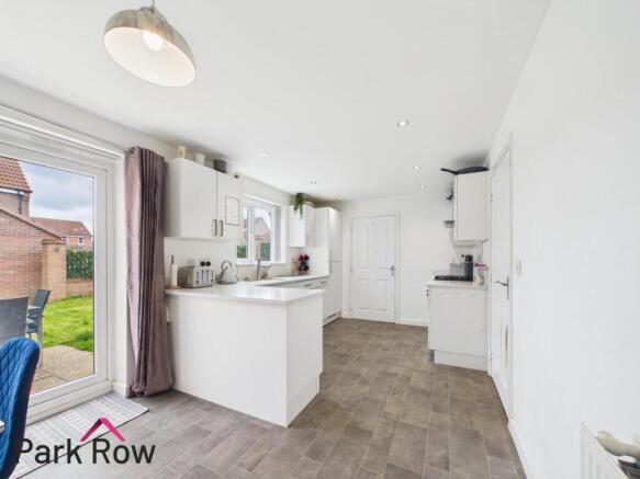 OPEN PLAN KITCHEN/DINING ROOM