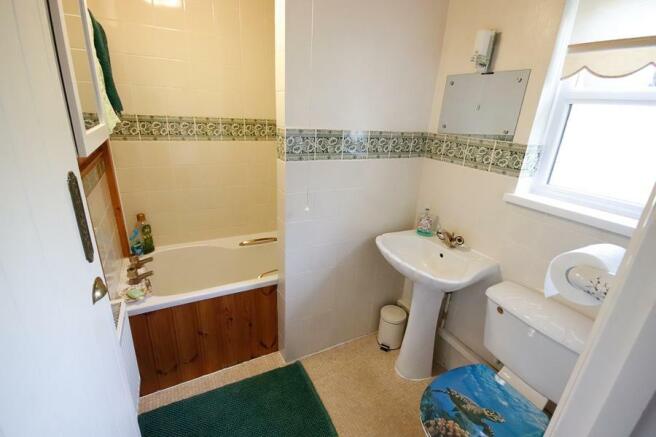 EN-SUITE BATHROOM