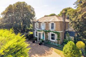 The Mount, Haven Street, Wainscott, Rochester ME3 8BL