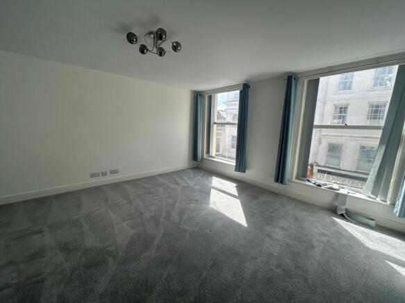 3 bed Maisonette to rent Image 11