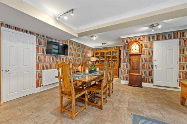 5 bed Detached for sale Image 5