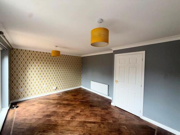 4 bed Town House to rent Image 4