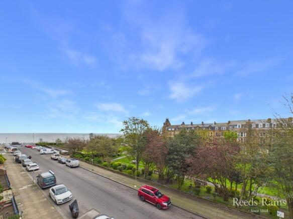 2 bed Apartment for sale Image 6