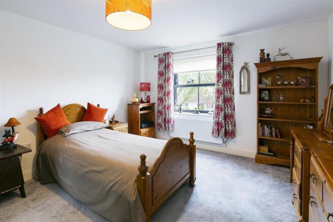 4 bed Detached for sale Image 10
