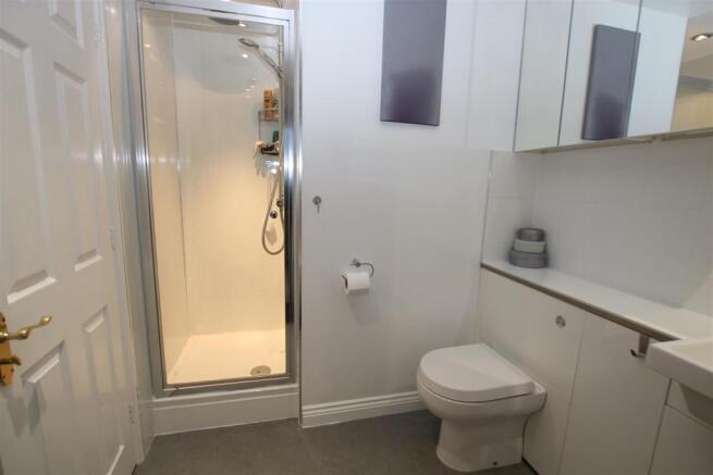 ENSUITE BATHROOM