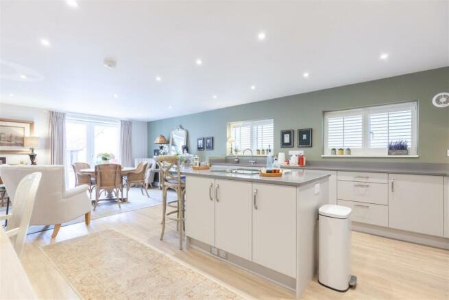 Kitchen 1.jpg