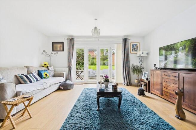 00329017-CAM01085...