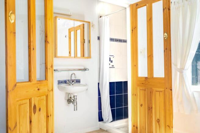 4 bed Detached for sale Image 11