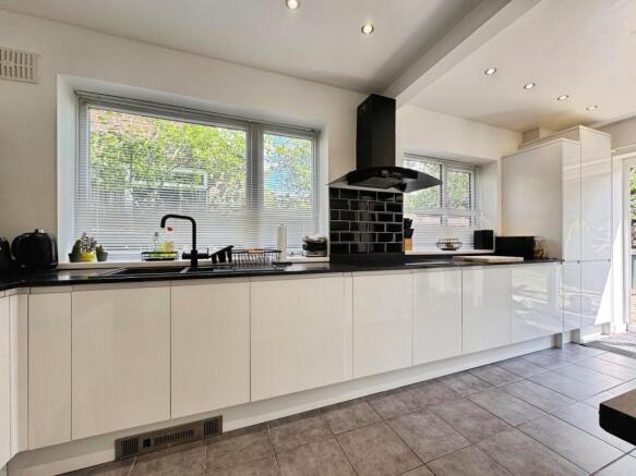3 bed Bungalow for sale Image 5