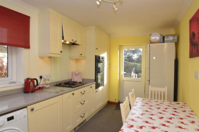 KITCHEN/BREAKFAST