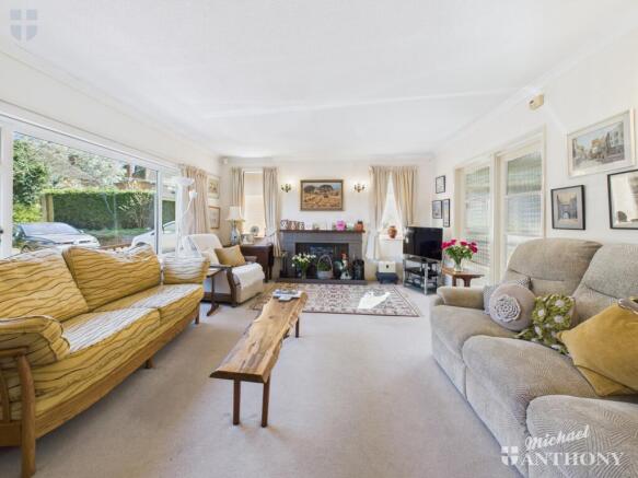 CAM03852G0-PR0235-STILL001