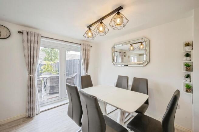 4 bed Detached for sale Image 9