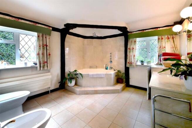 Woodrow: Bathroom