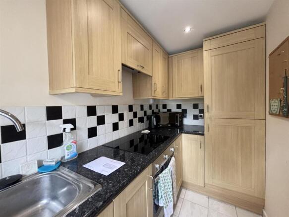 Kitchen 2.jpg