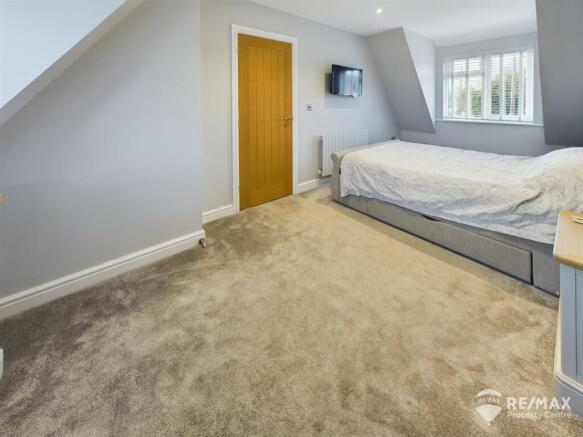 Bedroom 1 (3).jpg