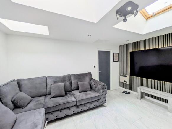3 bed Semi-Detached for sale Image 9