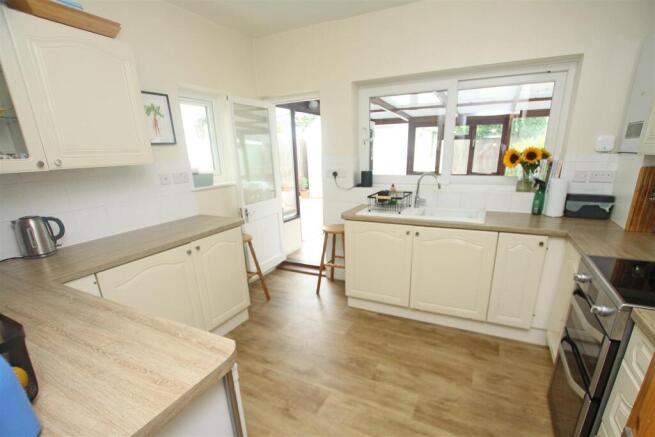 Kitchen a.jpg