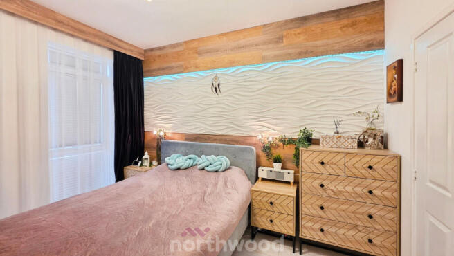 3 bed Town House for sale Image 11