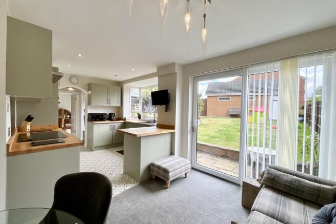 4 bed Semi-Detached for sale Image 10