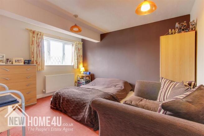 MASTER BEDROOM: