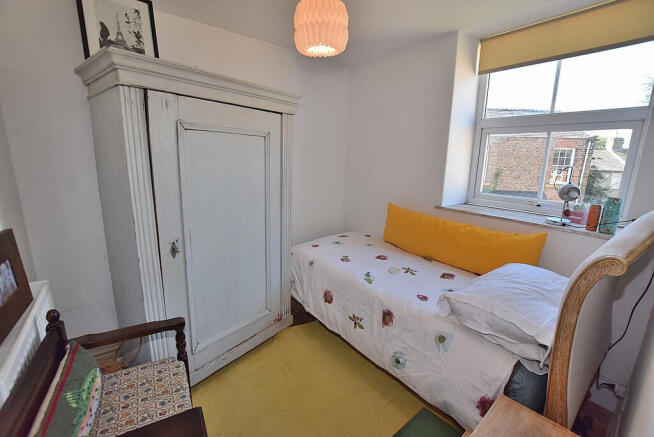 3 bed Terraced for sale Image 11