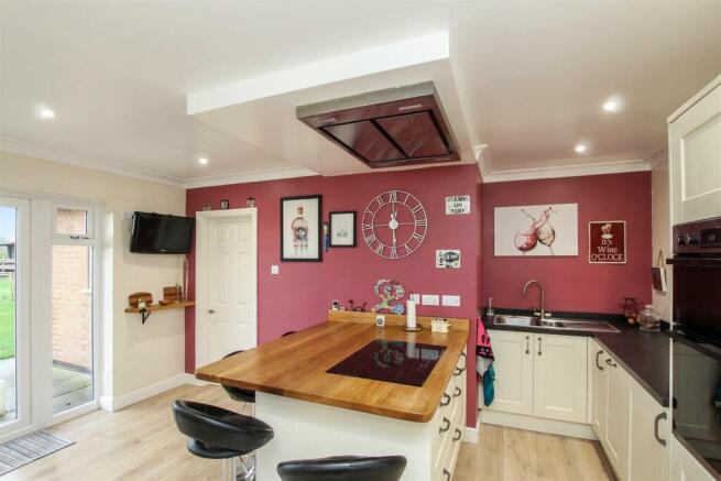 Kitchen & Breakfast Room - d.JPG