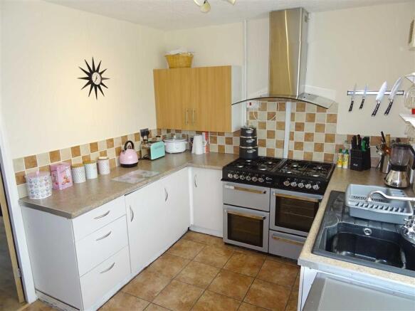 Kitchen/Breakfast Room: