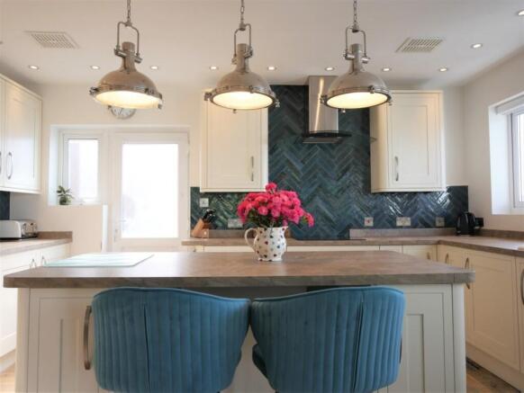 KITCHEN FEATURE2