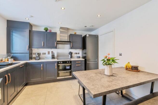 Library Crescent, RAINHAM, Essex, RM13 photo 4
