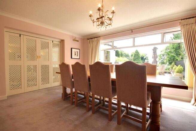 6 bed Detached for sale Image 12