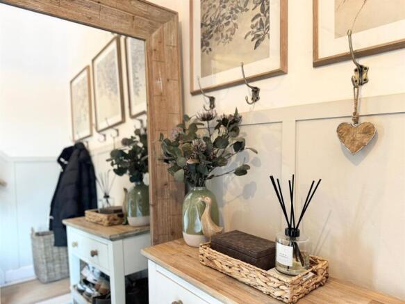 Entrance hall (2).jpeg