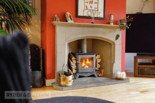 5 bed Detached for sale Image 7