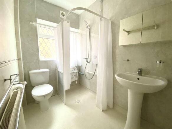 SHOWER ROOM