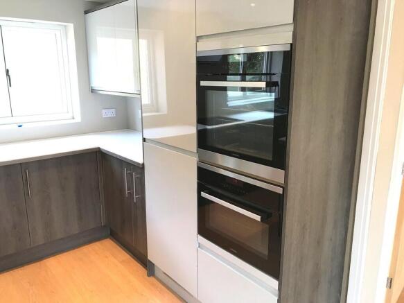 4 bed Semi-Detached to rent Image 5