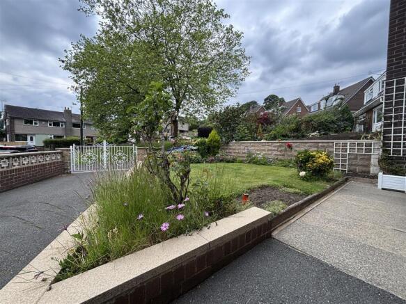 4 bed Semi-Detached for sale Image 8