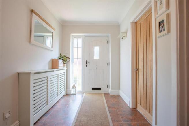 Large Spacious Entrance Hall