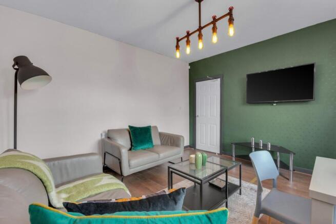 3 bed flat to rent Eden Way, London BR3 3DN