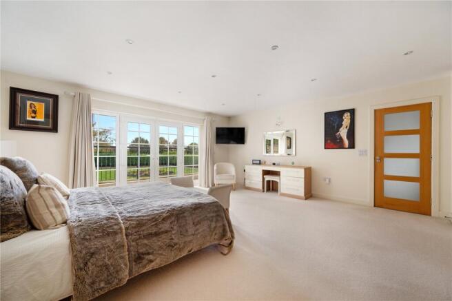 6 bed Detached for sale Image 10