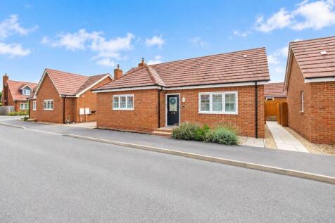 Walnut Close, Blunham, MK44