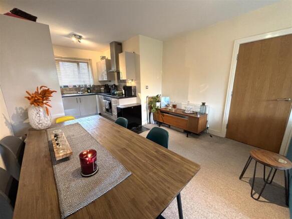 2 bed Apartment for sale Image 4