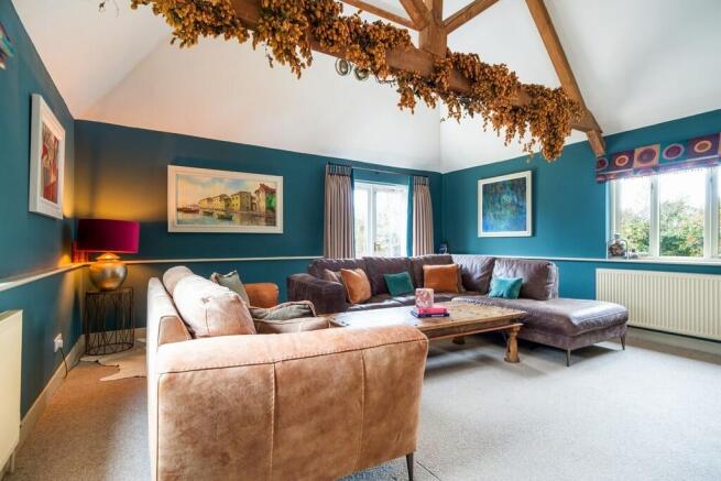 1440px_Lady Green...